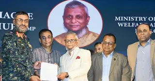 অবৈধ উপায়ে বিদেশ যাওয়া বন্ধ ও বৈধপন্থায় রেমিট্যান্স পাঠানোর আহ্বান প্রবাসী কল্যাণমন্ত্রীর